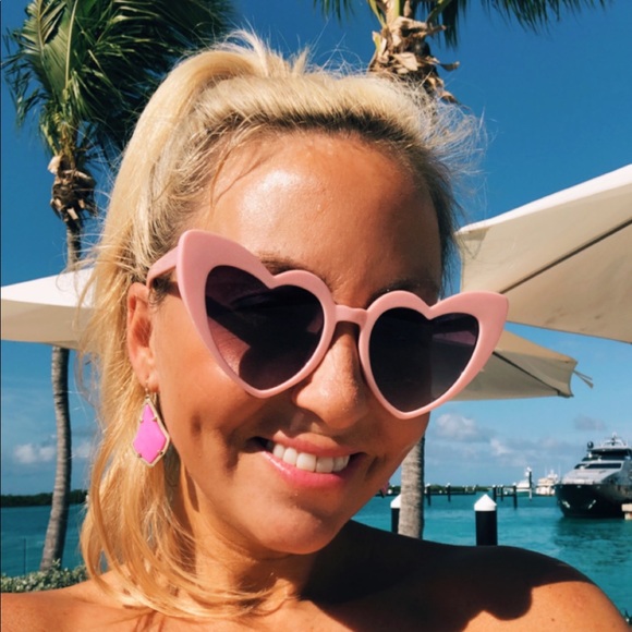 Meet your Posher, Lisa - Picture 1 of 1